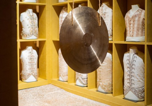 Discovering the Art of Fragrance: Workshops and Classes for Unique Gifts